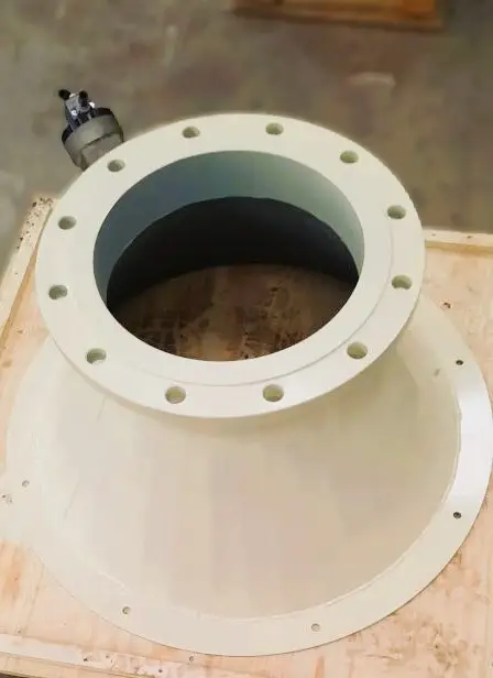 Conception, traçage et fabrication de trémie acier pour transfert industriel d'aliments pour animaux.