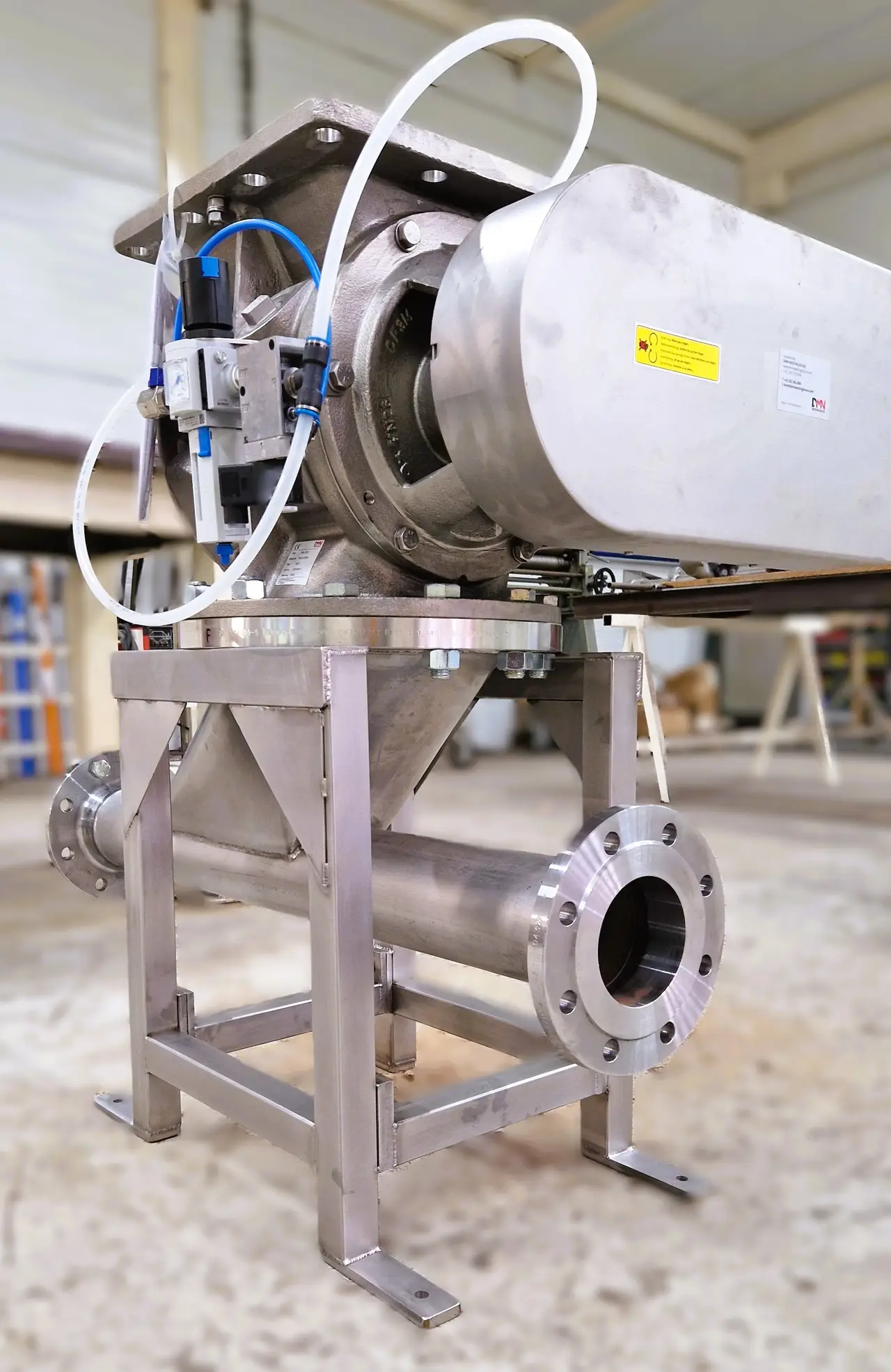 Conception, traçage et fabrication de trémie inox déportée avec écluse